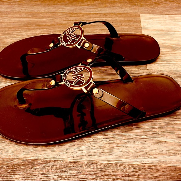 Michael Kors Sandal with Gold Emblem - Picture 3 of 3